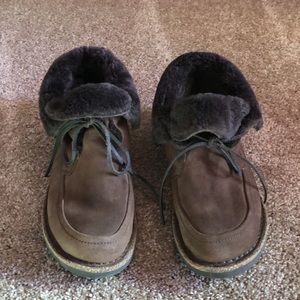 Birkenstock’s dark brown suede leather boots,fur lined with removable footbed’s